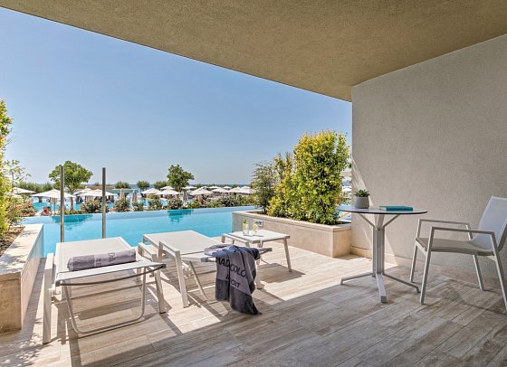 Amada Colossos Resort - Wohnbeispiel Familienzimmer Swim Up (Zimmercodierung FBQ)