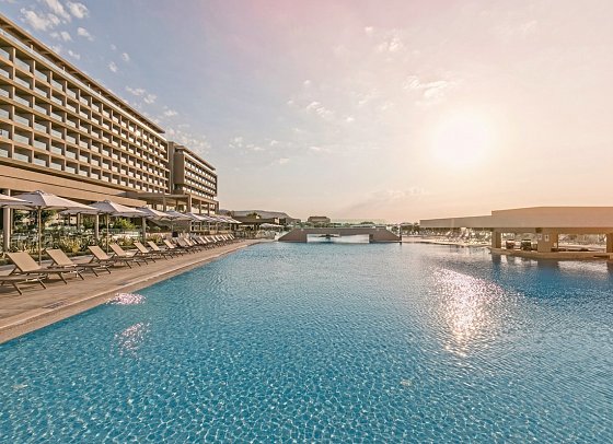 Amada Colossos Resort
