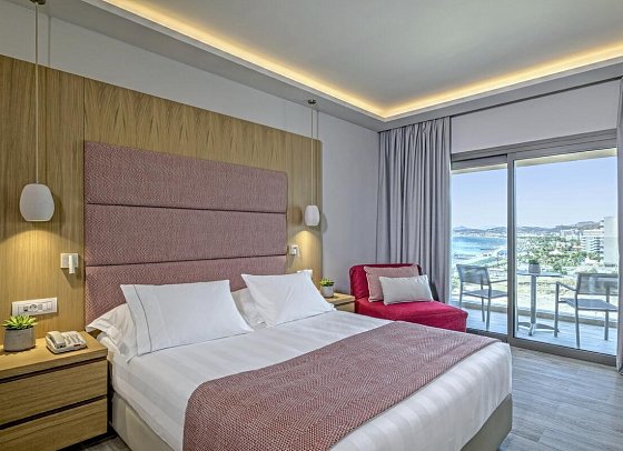Amada Colossos Resort - Wohnbeispiel Doppelzimmer seitl. Meerblick (Zimmercodierung D2N)