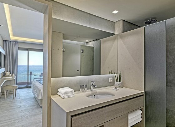 Amada Colossos Resort - Badbeispiel Doppelzimmer Meerblick (Zimmercodierungen D2M & D1M)