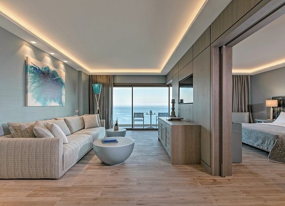 Amada Colossos Resort - Wohnbeispiel Suite Deluxe Meerblick (Zimmercodierung WDM)