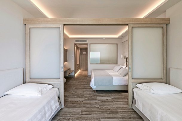 Amada Colossos Resort - Wohnbeispiel Familienzimmer Meerblick (Zimmercodierung F1M)