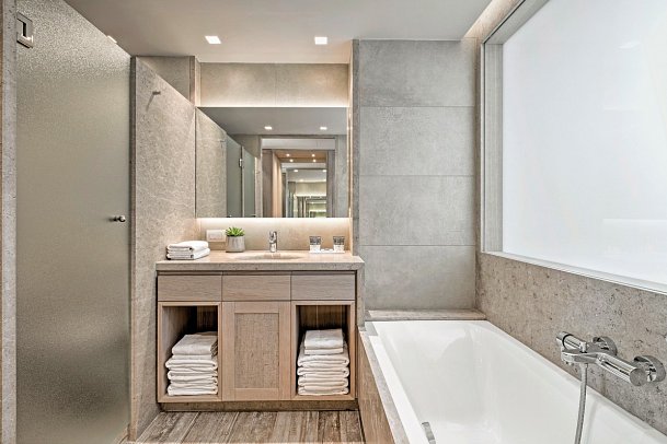 Amada Colossos Resort - Beispiel Bad Familienzimmer Meerblick (Zimmercodierung F1M)