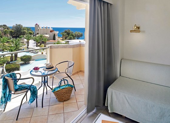 Lindos Royal Resort - Wohnbeispiel Familienzimmer seitlicher Meerblick (Zimmercodierung FBN)