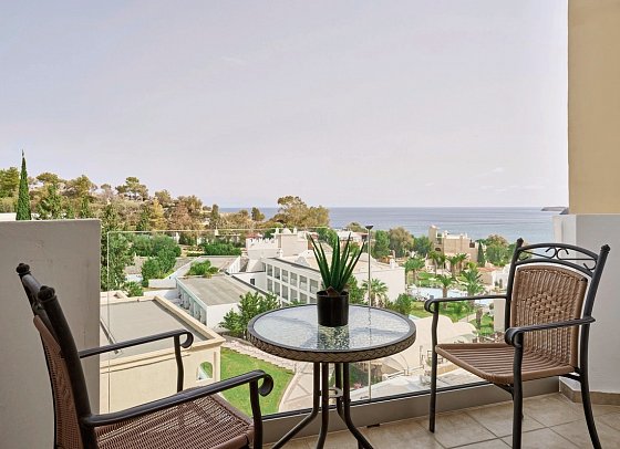 Lindos Royal Resort - Wohnbeispiel Familienzimmer Superior seitlicher Meerblick (Zimmercodierung FSN)