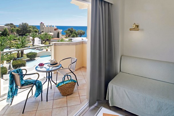 Lindos Royal Resort - Wohnbeispiel Familienzimmer seitlicher Meerblick (Zimmercodierung FBN)