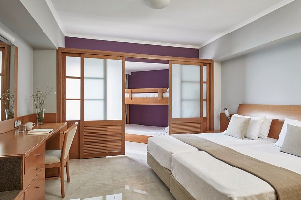 Esperides Beach - Wohnbeispiel Familienzimmer Landblick (Zimmercodierung FBL)