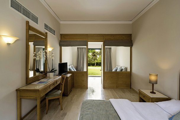 Mitsis Rodos Maris - Wohnbeispiel Familienzimmer Gartenblick (Zimmercodierung F1G)