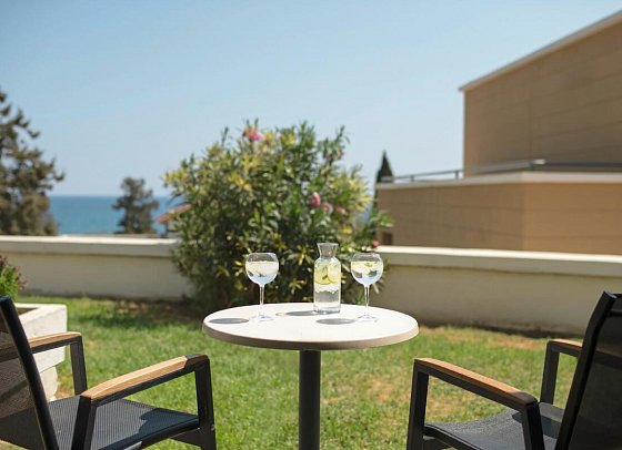 Mitsis Rodos Maris - Wohnbeispiel Familienzimmer Gartenblick (Zimmercodierung F1G)