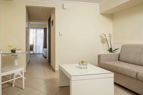 Lindos Village Resort & Spa - Wohnbeispiel Juniorsuite Gartenblick (Zimmercodierung J1G)