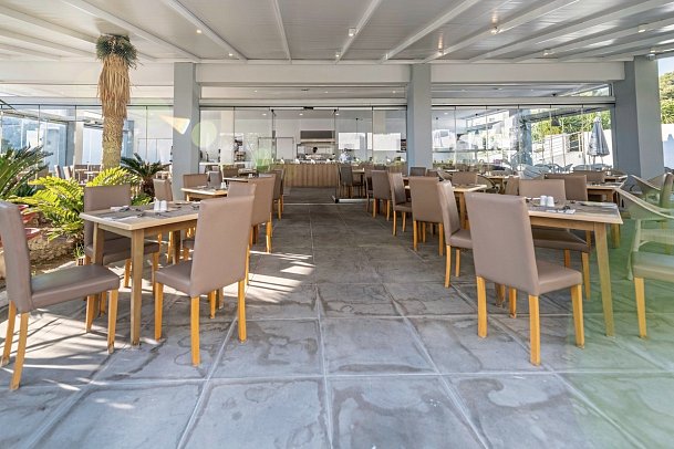 Pefkos Breeze Family Resort & Spa