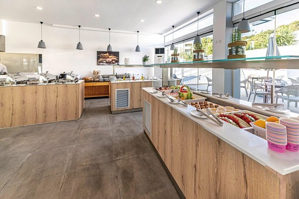 Pefkos Breeze Family Resort & Spa