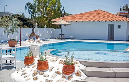 Tinas Plus Hotel