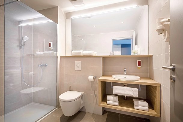 Icici - Beispiel Bad Familienzimmer Superior Meerblick (Zimmercodierung FSM)