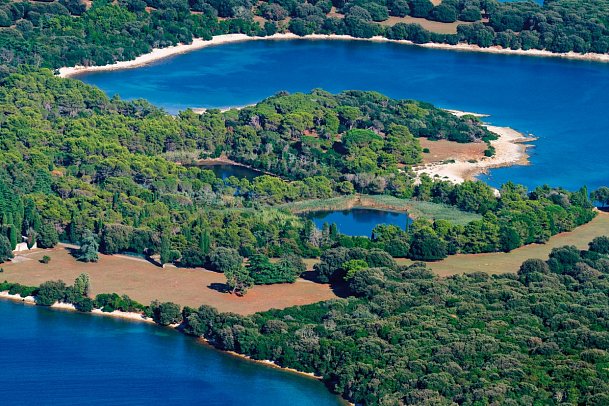 Schillernde Inselwelt und brillante Naturschönheiten