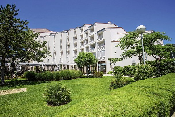 Sunny Baska Hotel by Valamar - Außenansicht