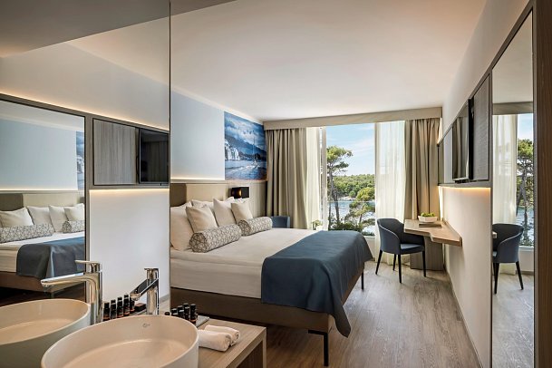 Valamar Carolina Hotel & Villas - Wohnbeispiel Zimmer für 2 Meerseite (Zimmercodierung DBC)