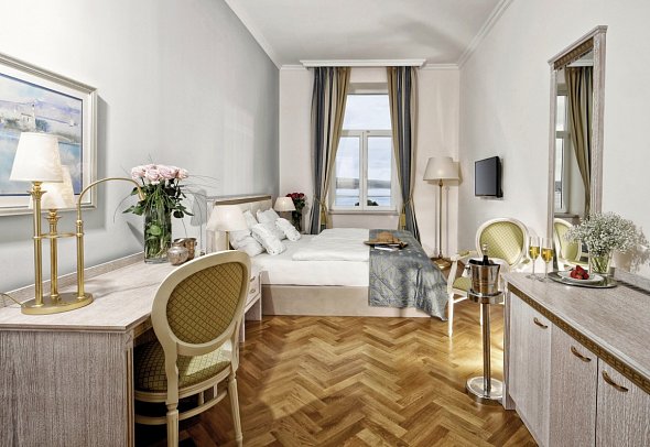 Kvarner Palace - Wohnbeispiel Doppelzimmer seitl. Meerblick (Zimmercodierung DBN)