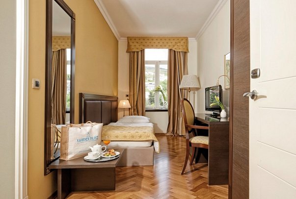 Kvarner Palace - Wohnbeispiel Einzelzimmer Landblick (Zimmercodierung EBL)