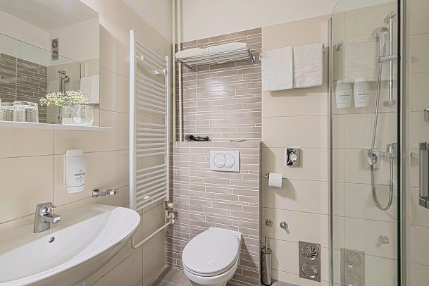 Omorika - Beispiel Bad Doppelzimmer (Zimmercodierung DB1)