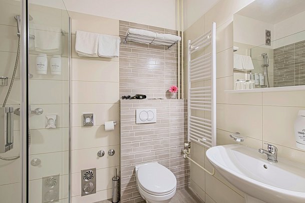 Omorika - Wohnbeispiel Doppelzimmer Superior Meerseite (Zimmercodierung DSC)