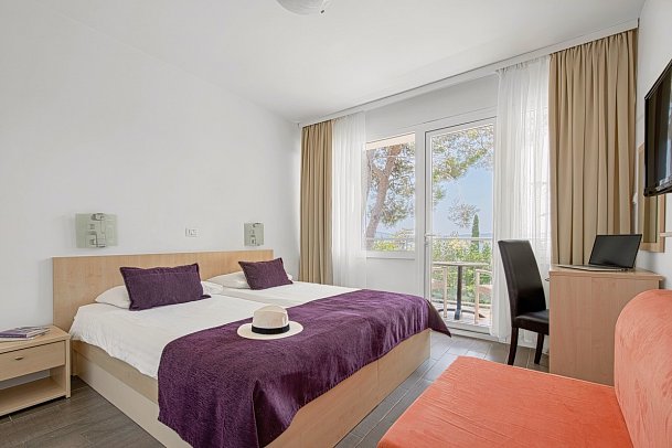 Slaven - Wohnbeispiel Dreibettzimmer Superior Meerseite (Zimmercodierung TSC)