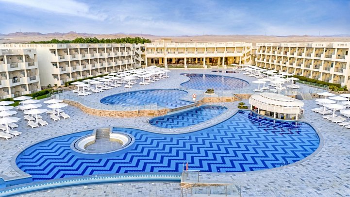 Sirena Beach Resort & Spa