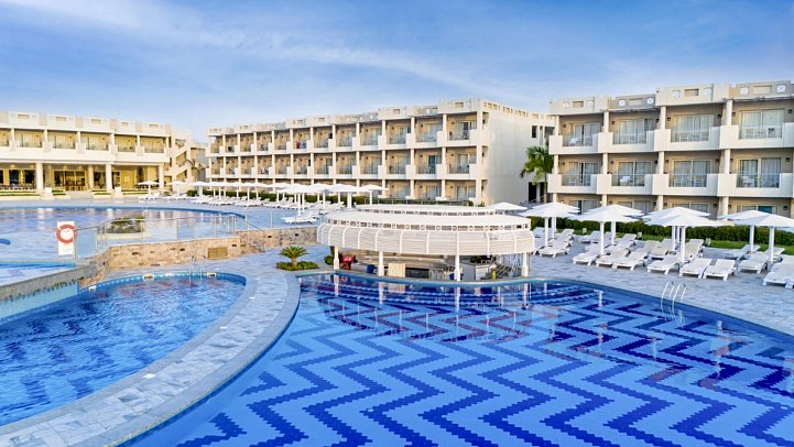 Sirena Beach Resort & Spa