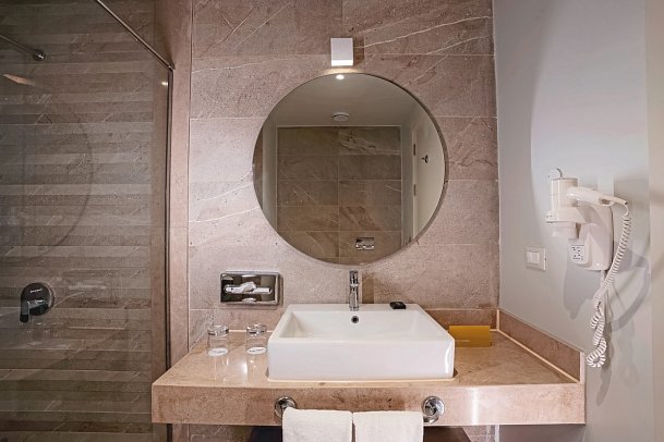 Sentido Reef Oasis Suakin Resort - Beispiel Bad Familienzimmer (Zimmercodierung FB1)