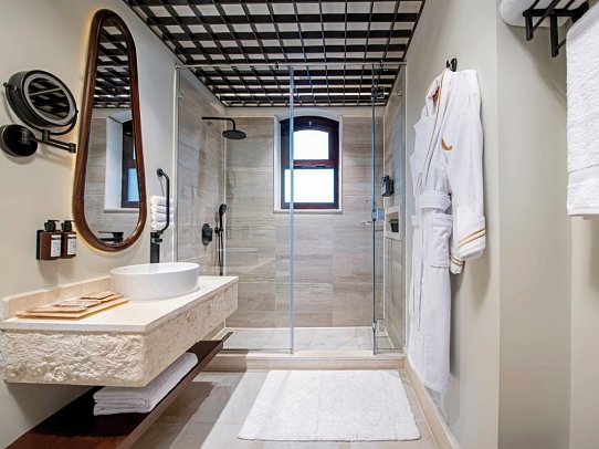 Mövenpick Resort El Quseir - Beispiel Bad Doppelzimmer Premium Gartenblick (Zimmercodierungen DMG & DC1)