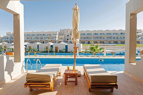 Diamond Beach by Pearl Resort - Beispiel Terrasse Suite Swim Up (Zimmercodierungen WBQ & W2Q)
