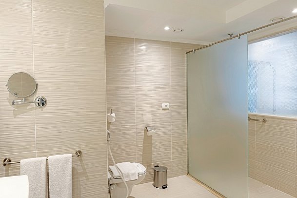 Diamond Beach by Pearl Resort - Beispiel Bad Suite Swim Up Verbindungstür (Zimmercodierung WVO)