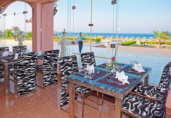 Three Corners Happy Life Beach Resort - Restaurant 