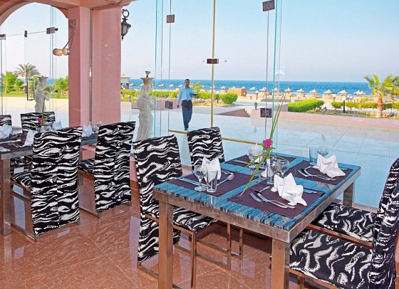 Three Corners Happy Life Beach Resort - Restaurant 