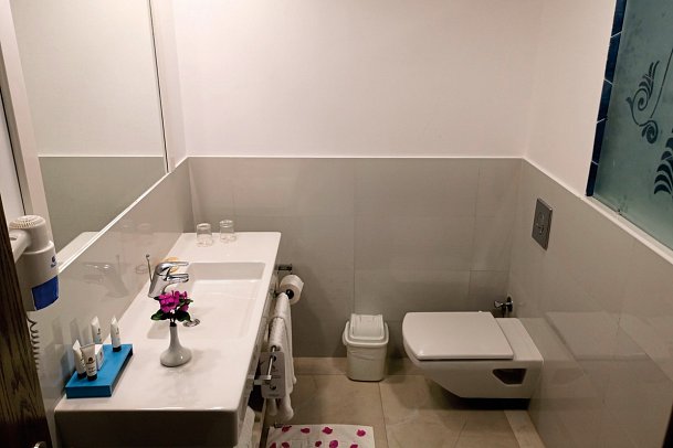 Brayka Bay Resort - Beispiel Bad Doppelzimmer Standard Gartenblick (Zimmercodierungen DGG & DC1)