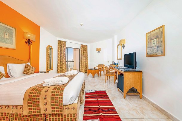 Flamenco Beach & Resort - Wohnbeispiel Doppelzimmer Standard Pool-/Gartenblick (Zimmercodierungen DG1 & DC1)