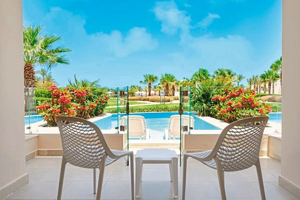 Sataya Resort - Beispiel Terrasse Familienzimmer Swim Up (Zimmercodierung UMQ)