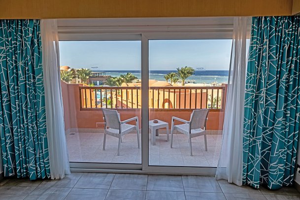Novotel Marsa Alam - Beispiel Balkon Doppelzimmer Superior Meeresfront (Zimmercodierungen DSO, DCO & FBO)