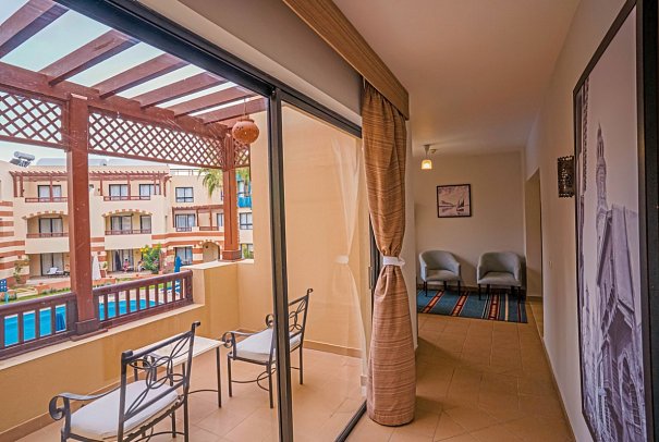 Marina Resort Port Ghalib, a member of Radisson Individuals - Beispiel Balkon Doppelzimmer Superior Poolblick (Zimmercodierungen DSP & DCP)
