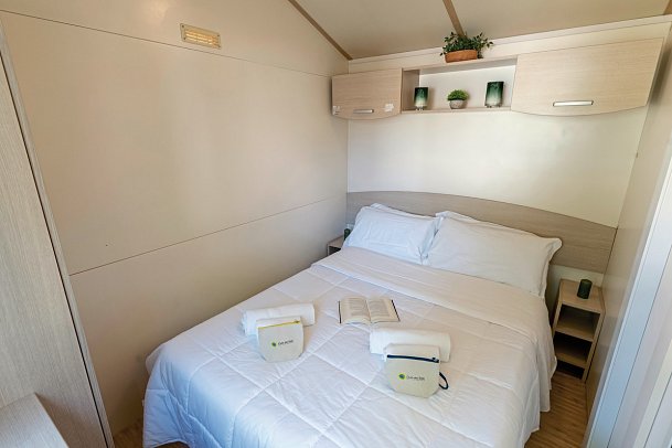 Roseto degli Abruzzi Easy Camping Village - Wohnbeispiel Lodge Standard (Zimmercodierung CB2)