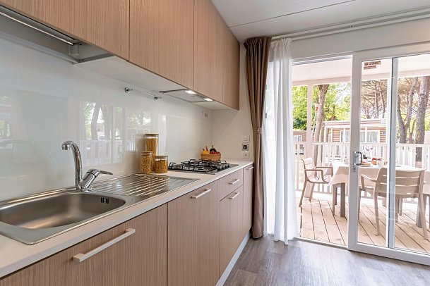 Roseto degli Abruzzi Easy Camping Village - Wohnbeispiel Lodge Superior (Zimmercodierung CB3)