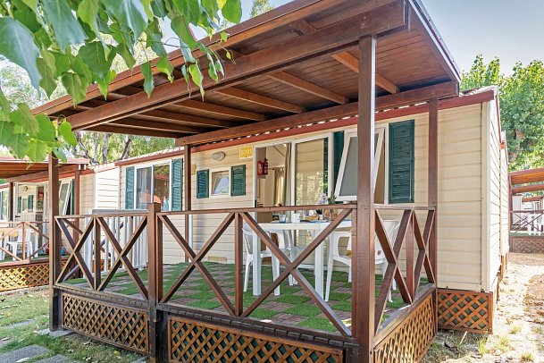 Roseto degli Abruzzi Easy Camping Village - Wohnbeispiel Lodge Standard (Zimmercodierung CB2)
