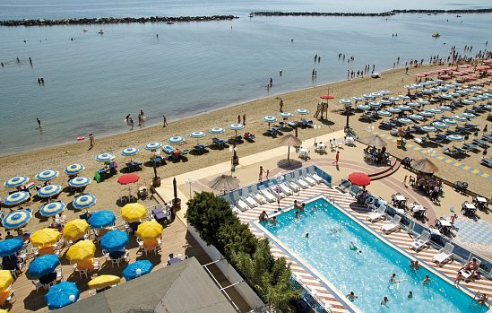 Club Hotel Bikini & Tropicana