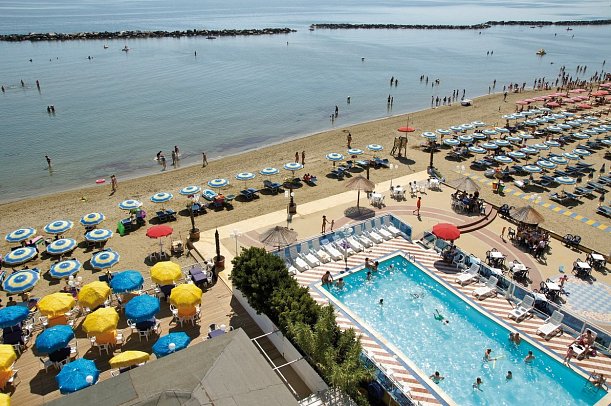 Club Hotel Bikini & Tropicana