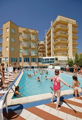 Club Hotel Bikini & Tropicana