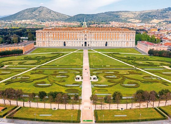 Autotour Classic Italien: Rom und Amalfiküste - Palast von Caserta