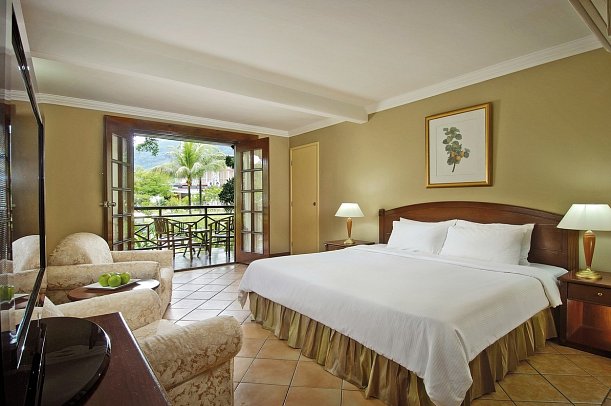 Berjaya Beau Vallon Bay Resort & Casino - Wohnbeispiel Deluxe Chalet (Zimmercodierungen UD1 & FD1)