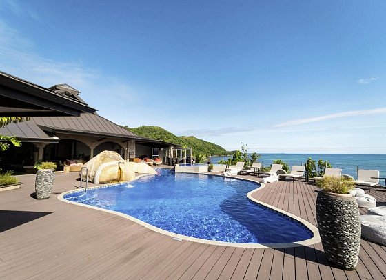 Coco de Mer & Black Parrot Suites