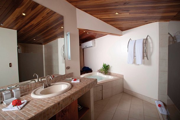 Tango Mar Beachfront Boutique Hotel & Villas - Badbeispiel (Zimmercodierung WB2)