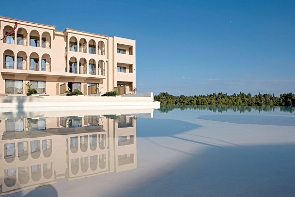 Cora Hotel & Spa Resort